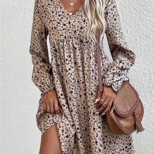 Beige and Black Floral Print Flare Sleeve Smock Dress (L)
